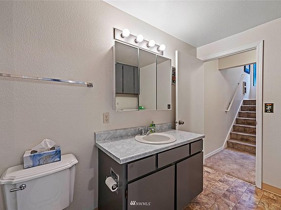 4th image of 110 19th Ave SE Unit 13