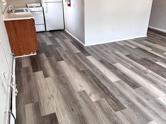5th image of 927 W Shiawassee St APT 10