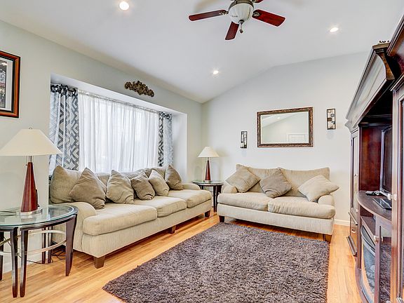 5th image of 14 Easton Ave