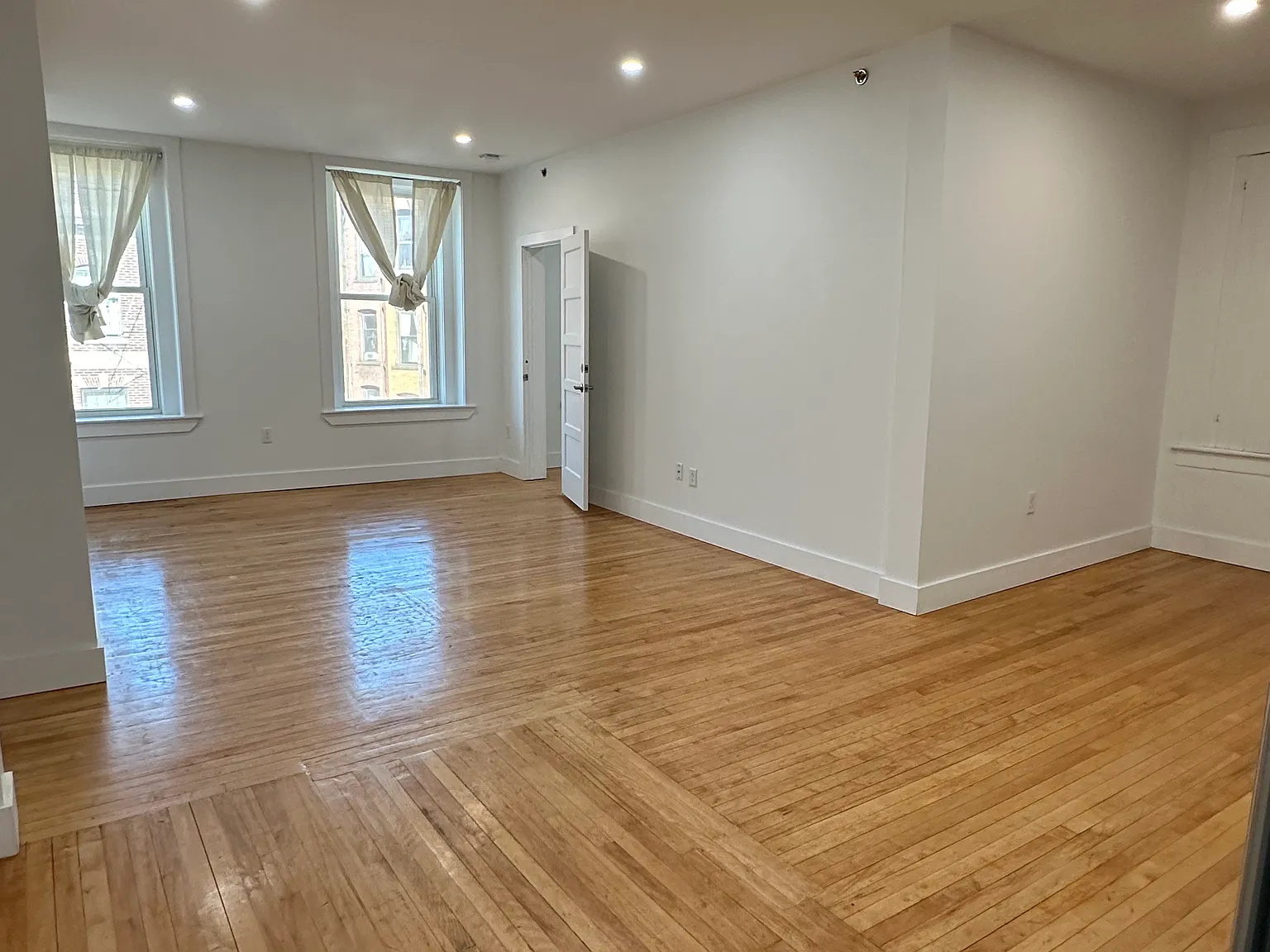 4 Elliot St — Photo 2