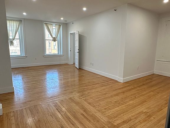 2nd image of 4 Elliot St #6