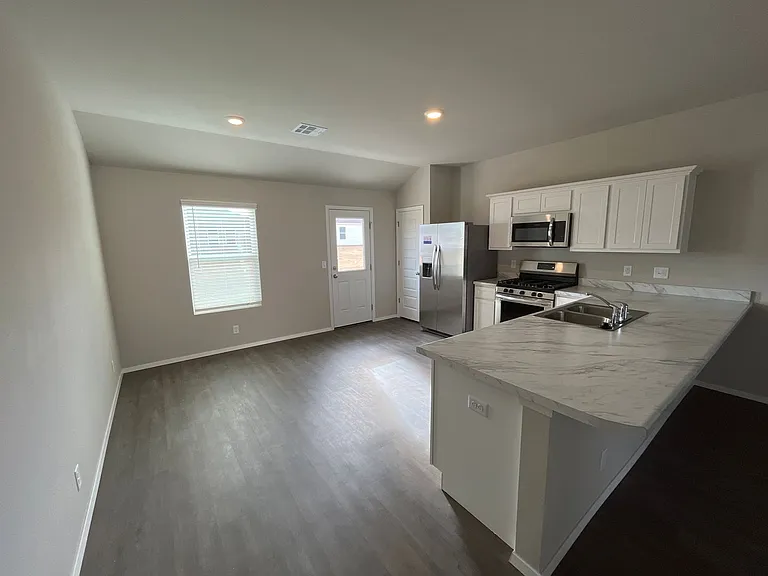 1111 W Abilene Rd — Photo 5