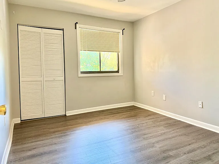 140 Royal Oak Dr #I — Photo 17