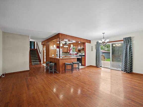3rd image of 2302 Linda Rd