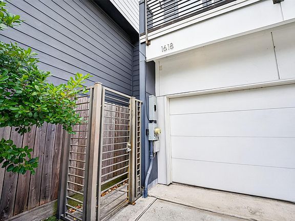 3rd image of 1618 Ruthven St