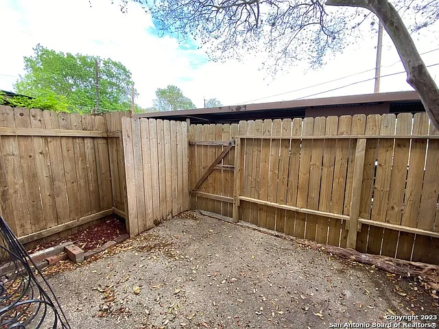 2811 Woodbury St #403 — Photo 18