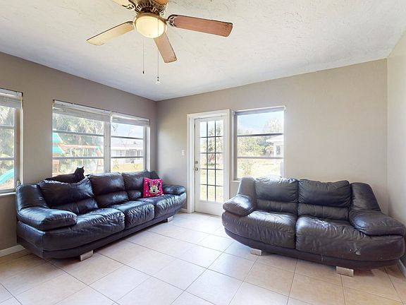 5th image of 412 Willows Avenue