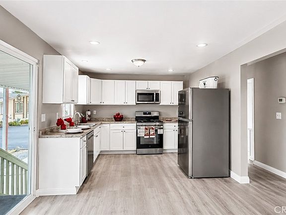 3rd image of 530 W Devonshire Ave Space 19