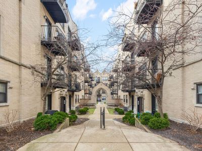 4434 N Damen Ave APT 3W, Chicago, IL, 60625