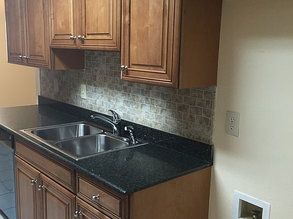 5th image of 4621 Argonne St