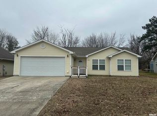 2020 E Creekwood Dr, Carbondale, IL 62902