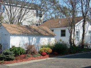 21 Smiths Point Rd, Milford, CT 06460
