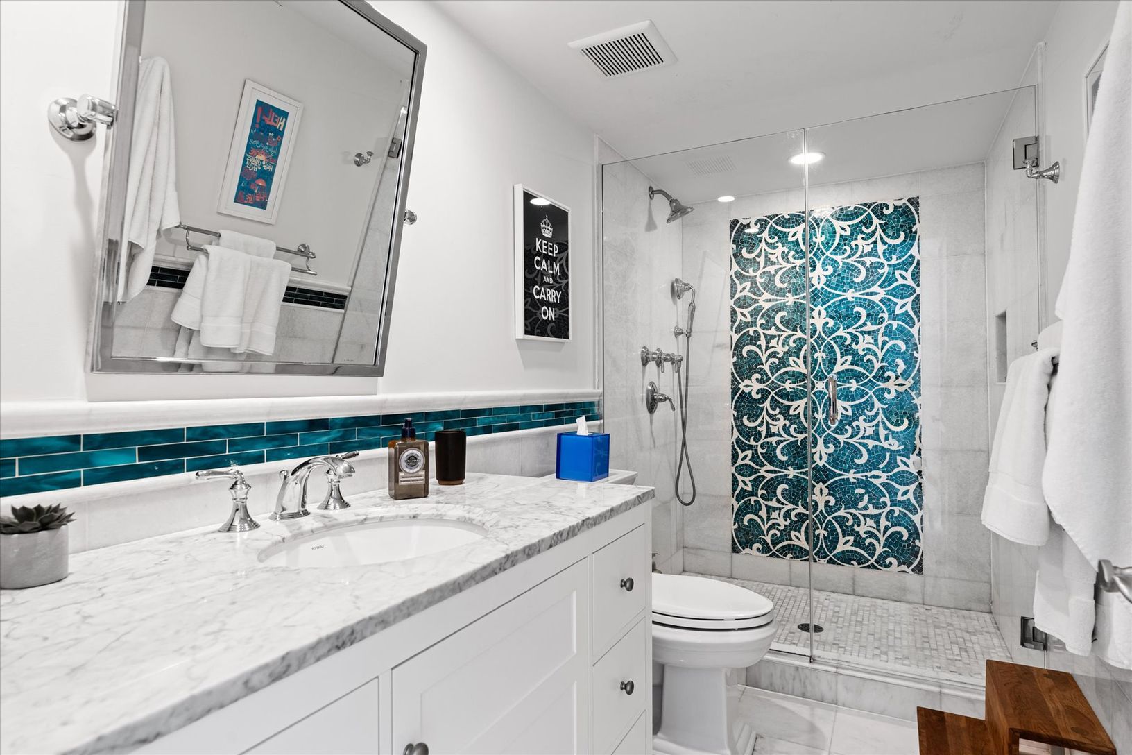  Full bath of main floor w/ adjacent auxiliary room