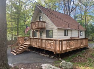 228 Westfall Dr, Dingmans Ferry, PA 18328
