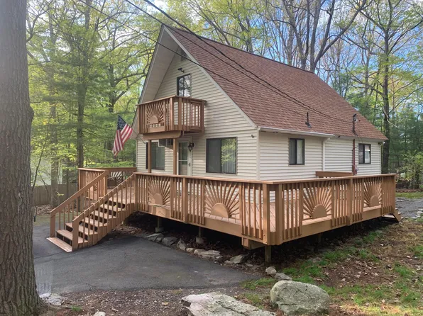 228 Westfall Dr, Dingmans Ferry, PA 18328