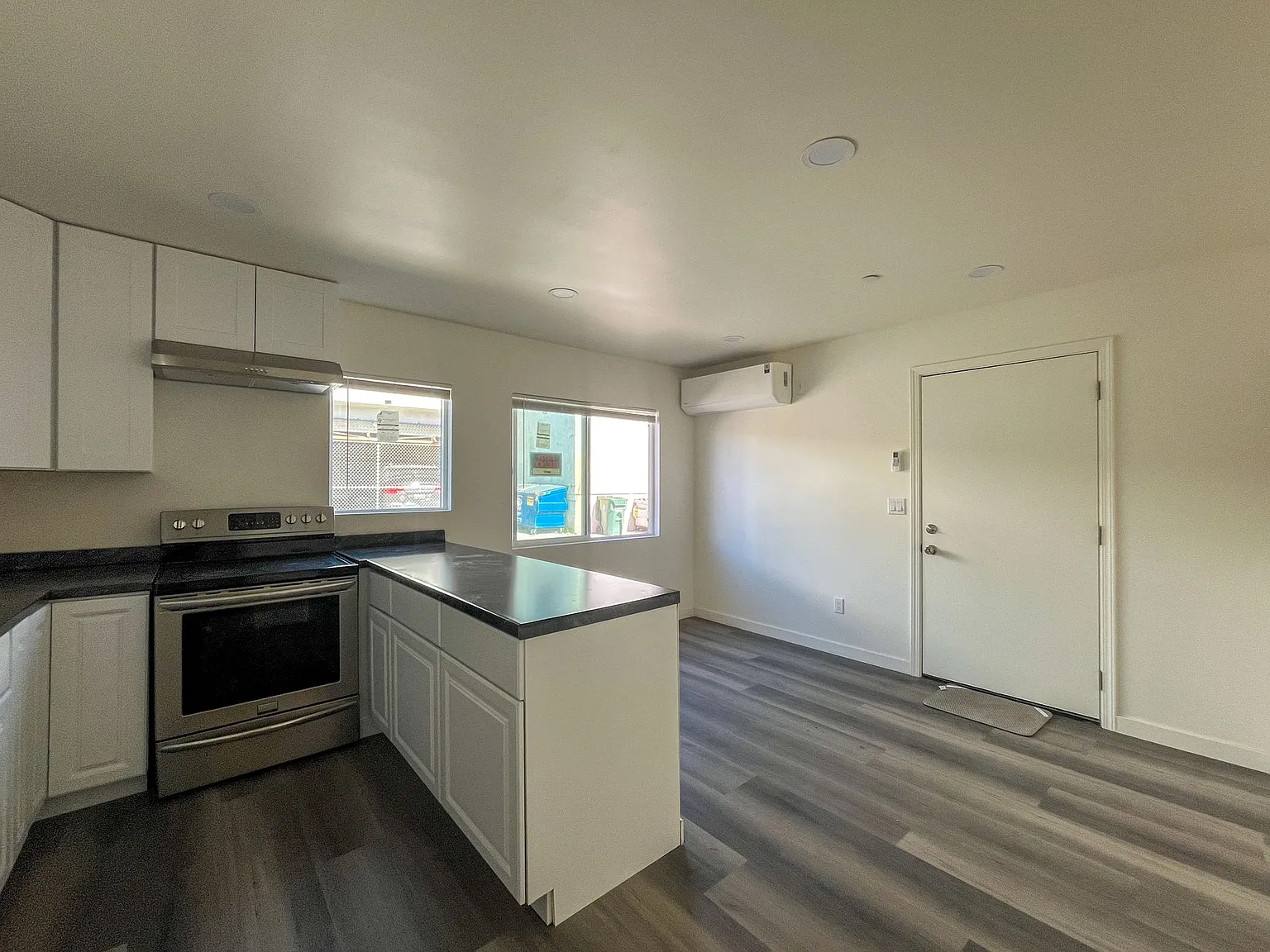 702 S Walnut St — Photo 3