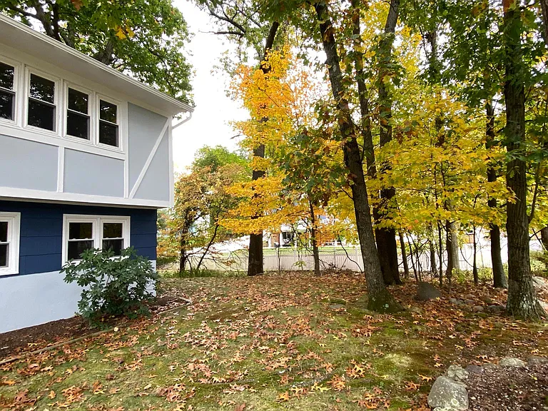 25 Cottage Pl — Photo 8