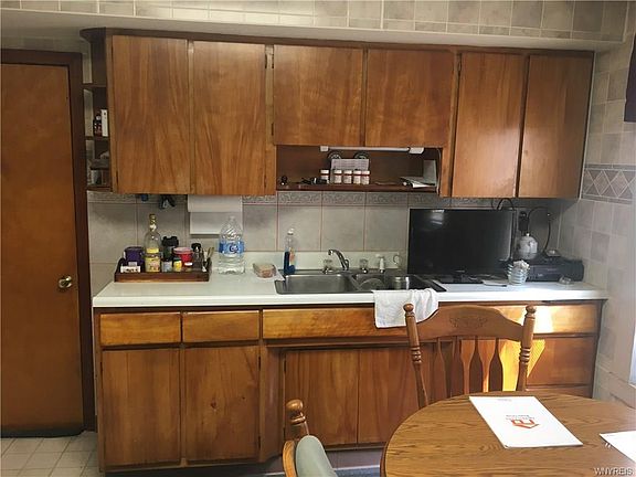 5th image of 1124 Walden Ave