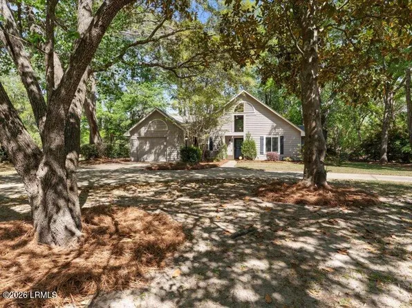 9 Chesterfield Lake Dr, Beaufort, SC 29906