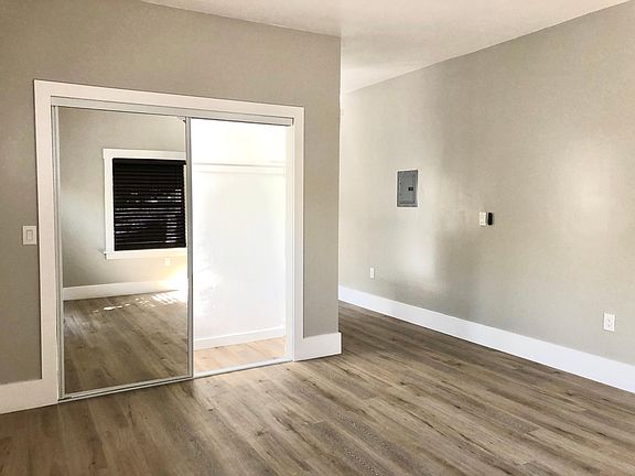 5th image of 2617 Jeffries Ave #2