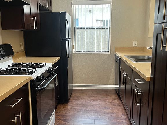 4th image of 2590 S Centinela Ave APT 5