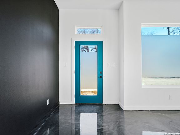 3rd image of 301 N MITTMAN
