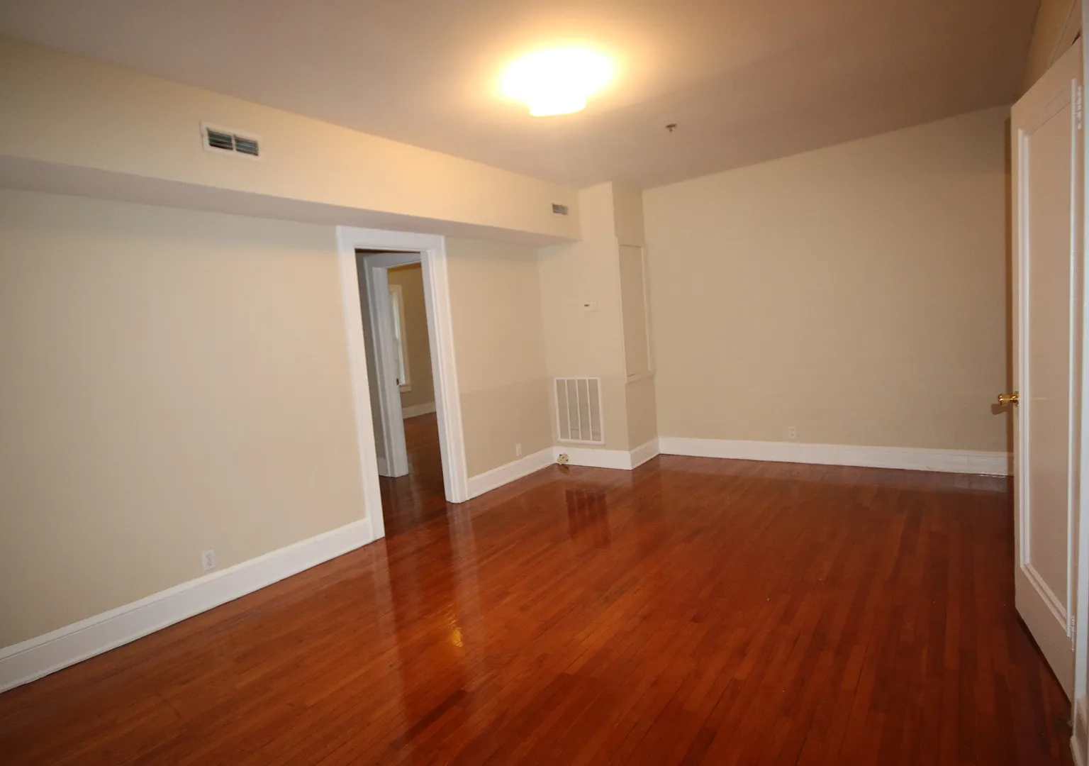 Eastwood Apartments — Photo 2