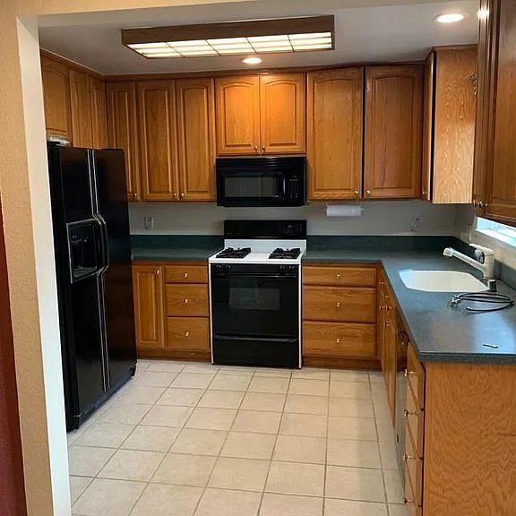 3818 Martin Dr — Photo 3