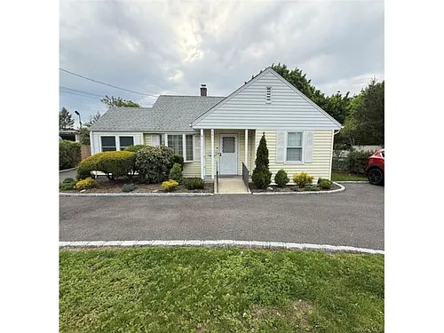 221 Stewart Ave Photo 1