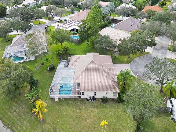 3rd image of 16242 Cayuga Circle
