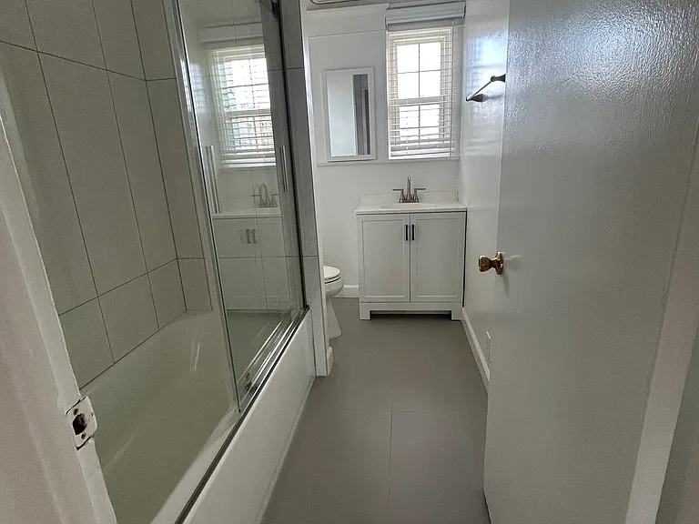 4652 Oakwood Ave — Photo 8