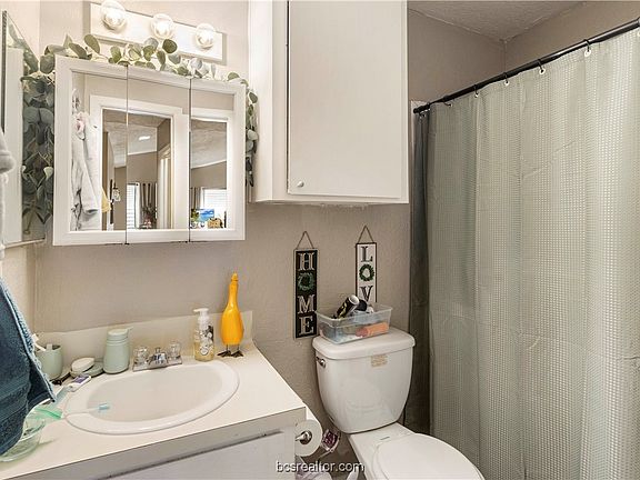 5th image of 2504-2506 Hickory Dr