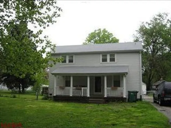 9745 Diamond Dr, Saint Louis, MO 63137