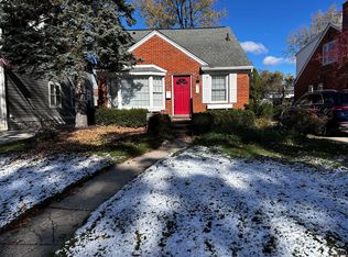 2711 Dorchester Rd, Birmingham, MI 48009