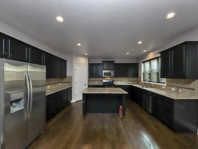6059 Cove Park Dr — Photo 15