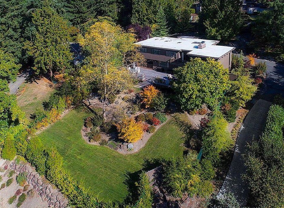 1st image of 6730 W Mercer Way
