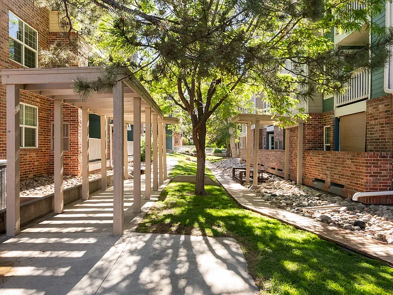 Parliament Apartments — Photo 13
