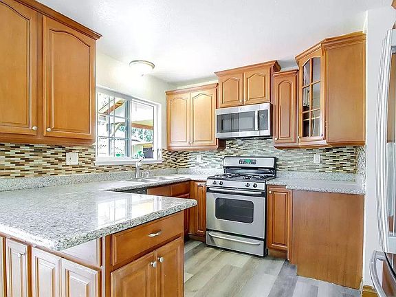 3rd image of 657 Dakota Dr