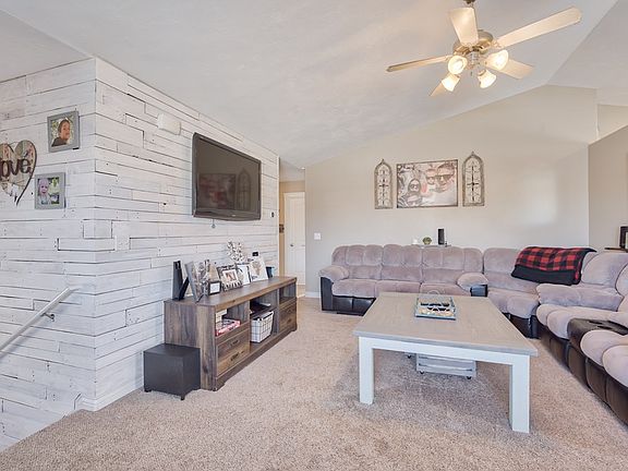 3rd image of 1135 N Drystone Dr