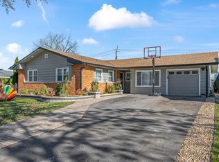 1905 Pierce Rd, Hoffman Estates, IL 60169