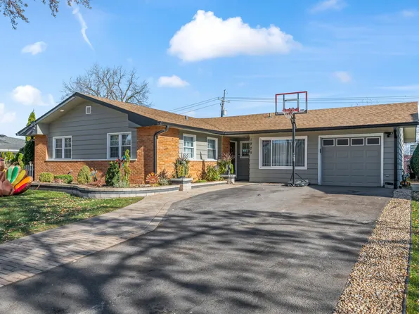 1905 Pierce Rd, Hoffman Estates, IL 60169