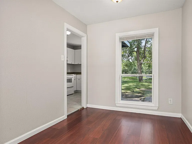 2318 Pecan St — Photo 9