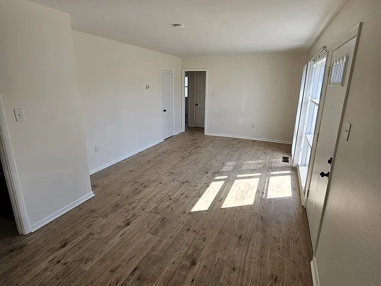 2108 N Hadley Rd — Photo 12