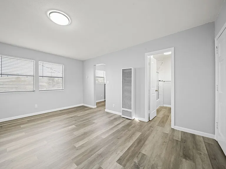6515-6521 S Avalon Blvd — Photo 4