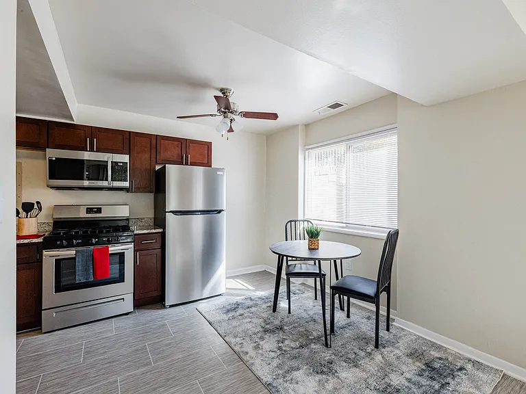 The Hanover Apartments — Photo 23