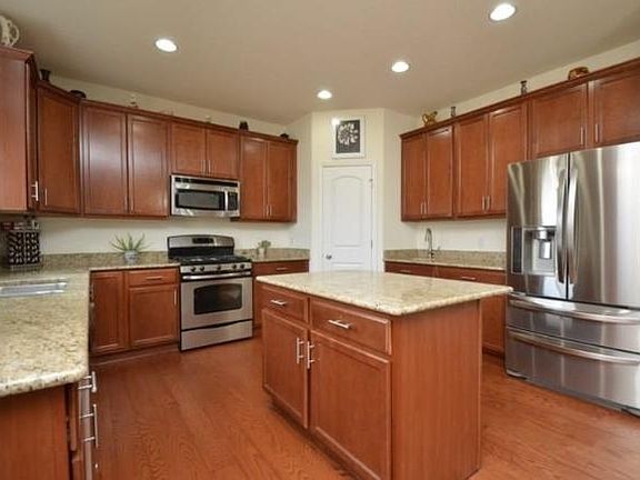 5th image of 289 N Mallard Dr