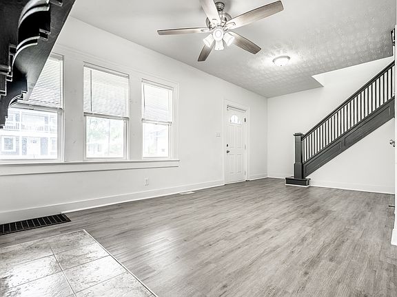 3rd image of 3539 Graceland Ave