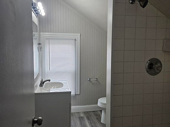 4th image of 424 E 5th St #B