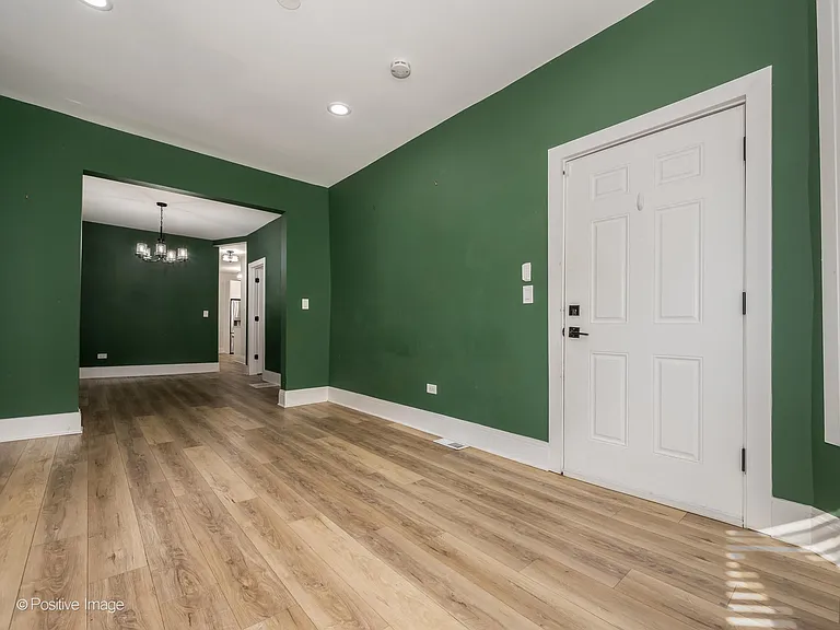 3546 W Beach Ave #1 — Photo 13