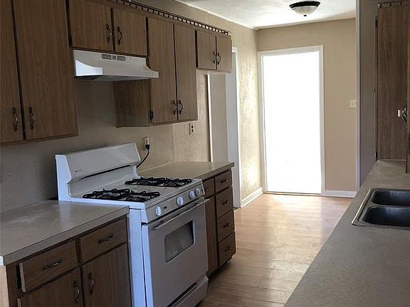 3rd image of 1346 S Pioneer Dr
